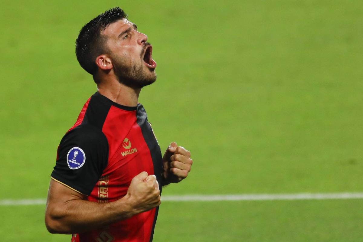 Bernardo Cuesta es el máximo goleador en la historia de Melgar con 190 goles.