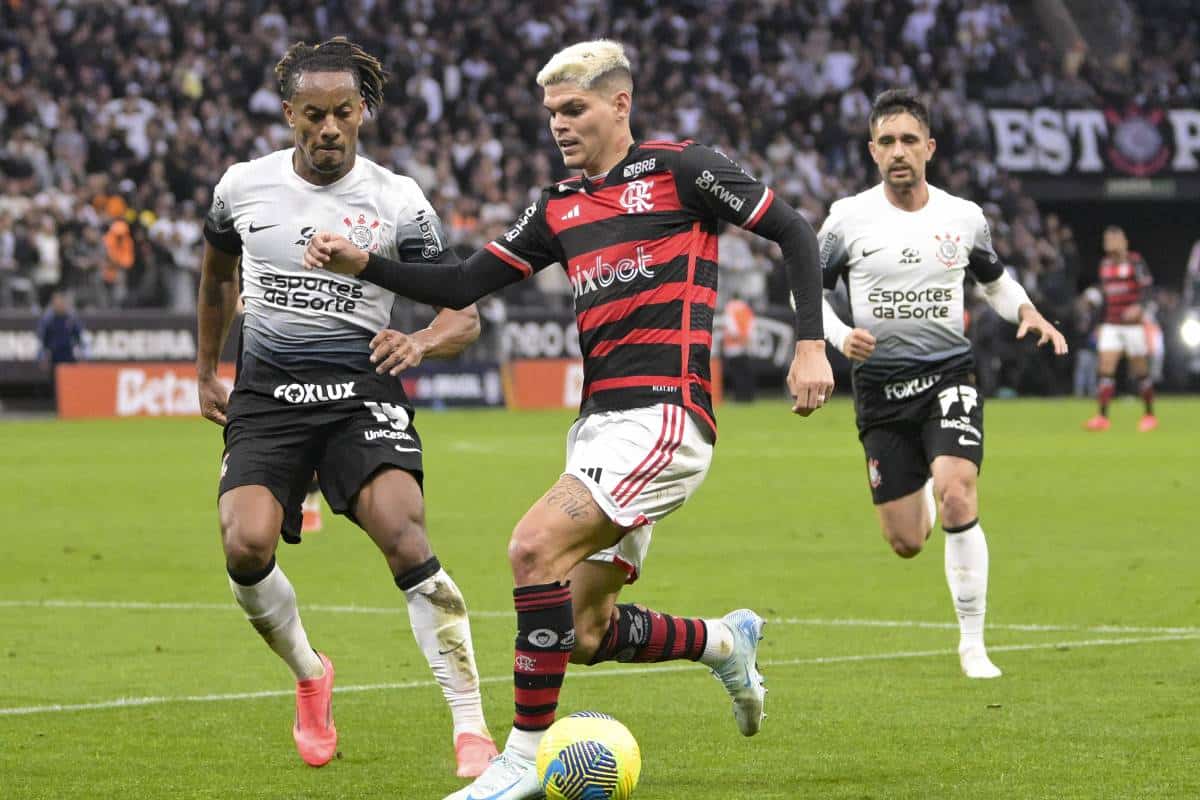 André Carrillo mantiene un buen nivel en Corinthians, pero ¿volverá a Perú?