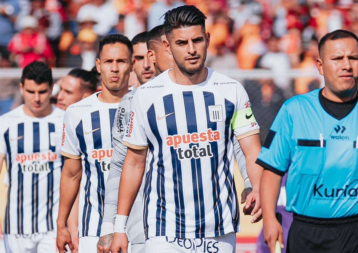 Carlos Zambrano es inamovible en la defensa blanquiazul.