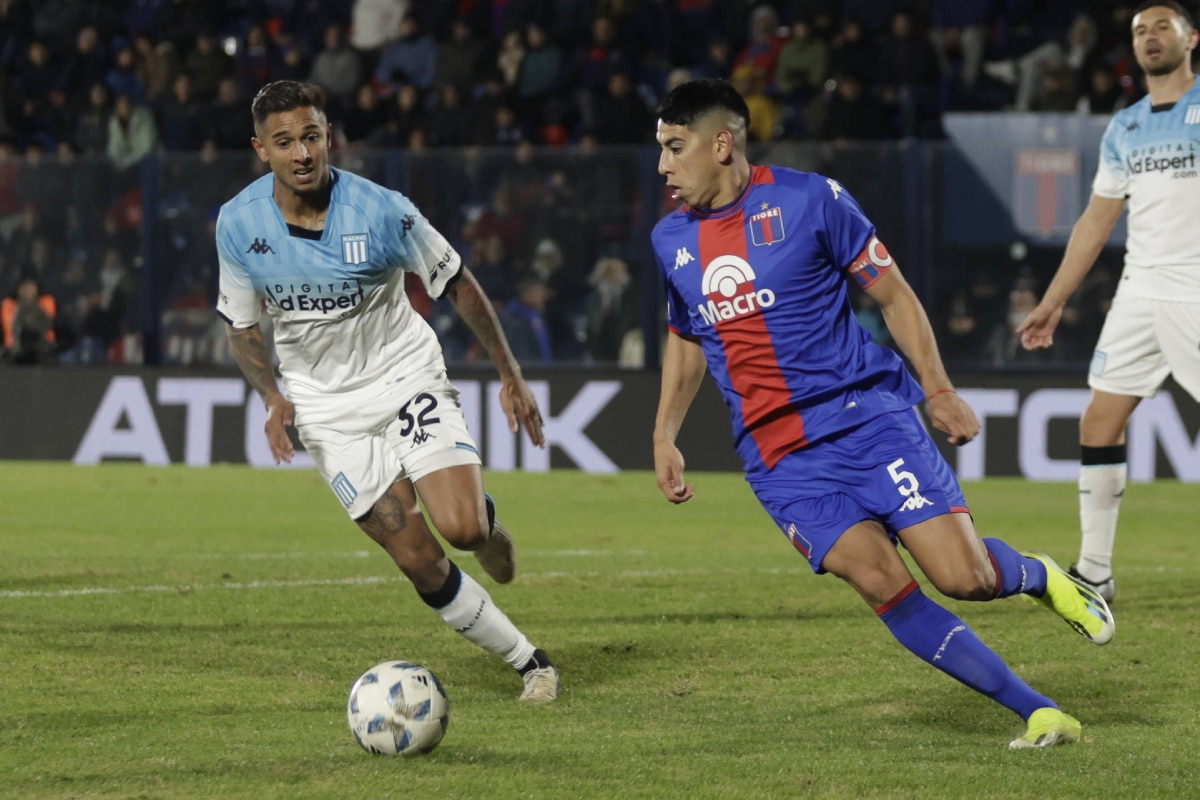 Agustín Cardozo jugó la última temporada en Tigre de su natal Argentina.