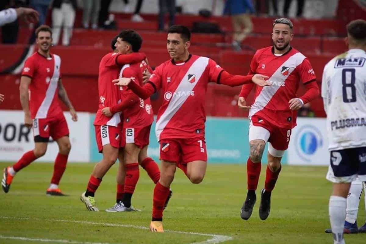 Misael Sosa llega procedente de Deportivo Maipú.